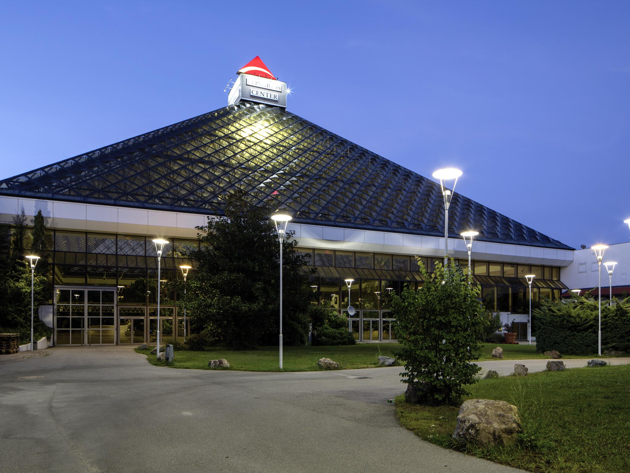 Eventhotel Pyramide Vösendorf Екстериор снимка